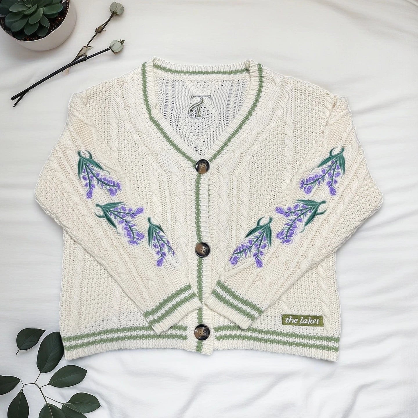 vestoraa red maple leaf embroidered leaves knitted outfit 5 - modern unisex garment with precision (USA)